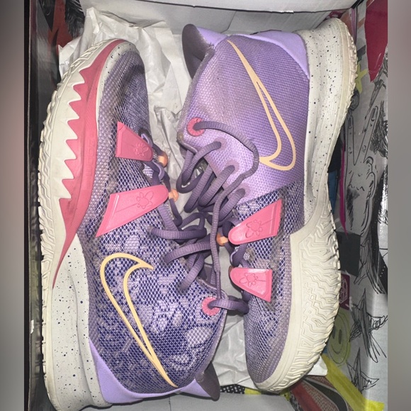 Nike Other - Nike Kyrie 7 ~ Size 10.5 mens/ Size 12 Women’s